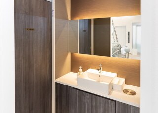 パウダーコーナーを設けておりますので、治療前や後のお口元のケア時にご利用ください。