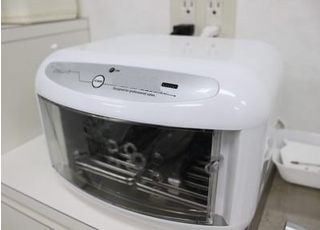 CUVクリーンシステムは、化学薬品を使用せずに器具の抗菌・除菌を行います。