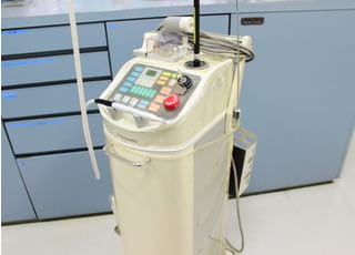 メスの役割を持つ炭酸ガスレーザーです。