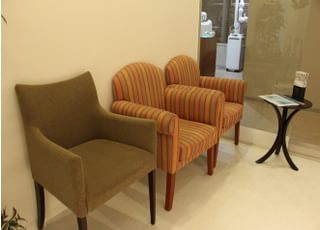 こちらの椅子もご利用ください。