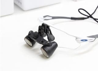 拡大鏡を使用して肉眼で確認できない部分も見ることが可能になります。