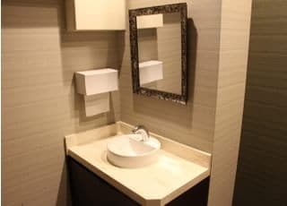 治療した後お口のチェックやお化粧直しにご利用ください。