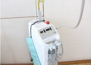 レーザー機器を使用して患者さまの負担を軽くしていきます。