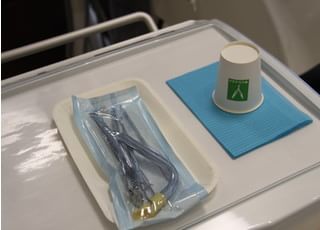 滅菌処理を行った器具は、滅菌パックにて保管しております。