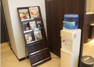 ウォーターサーバーをご用意しておりますので、ご自由にお召し上がりください。