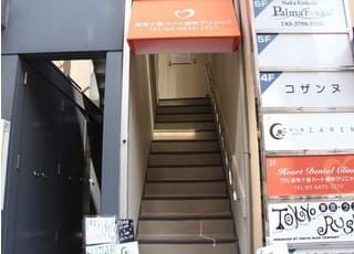 階段を上がって2階になります。