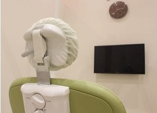 モニターで確認しながら分かりやすくご説明し、治療を行います。