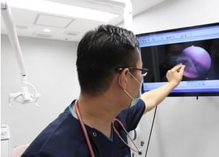 内視鏡を使い、飲み込む様子を診断し、「食べる」機能をチェックしていきます。