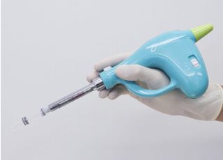 電動麻酔器を用いて痛みの少ない治療を行っています
