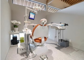 こちらの診療チェアを活用して、治療を進めていきます。