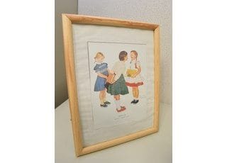 歯科医院は、やはり緊張される方もいらっしゃると思いますので、絵やインテリアには配慮しております。