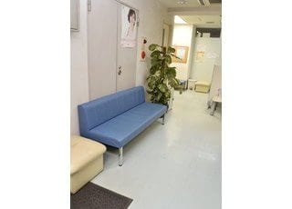 お呼びするまでこちらでお待ちください。