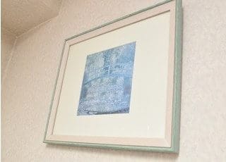 院内には様々な絵を飾っております。