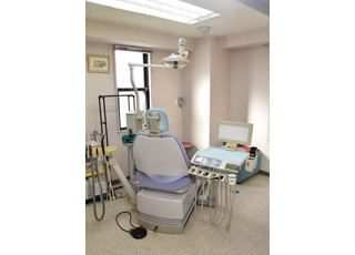 プライバシーを配慮し、診療チェアは壁のほうに向けて設置しております。