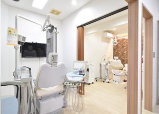 白を基調とした診察ユニットです。