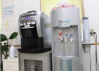 ドリンクサーバーを設置しているのでご自由にお飲みください