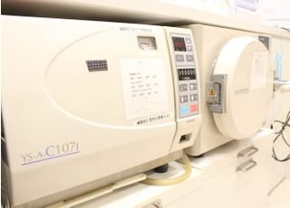 使用した治療器具は、滅菌器で滅菌しています。
