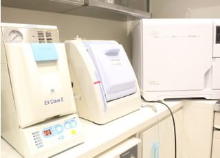 小さな治療機器から、滅菌処理を行います。