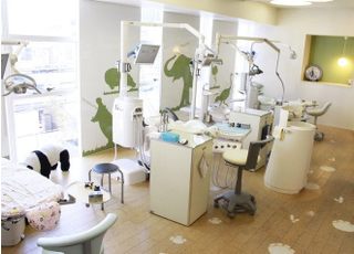 明るくどうぶつがたくさんいる空間で楽しく治療を受けていただけるような空間にしました。