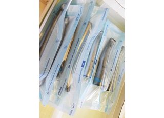 タービンも治療ごとに滅菌し、滅菌パックにて保管しています。