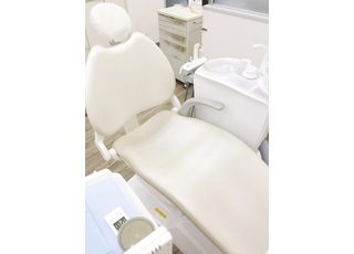 ゆったりとしたチェアで治療を受けていただけます。