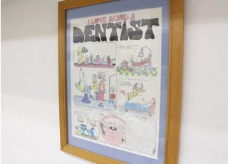 たくさんの絵画を飾り、インテリアにもこだわっています。