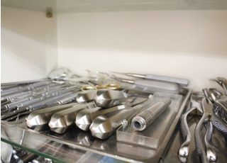 滅菌後はきれいに陳列し清潔に保管しています。