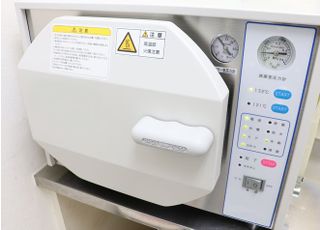 使用する器具は、高圧蒸気滅菌器で滅菌し清潔に保管管理しています。