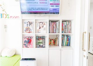 雑誌をたくさんご用意しておりますので、ご自由にお読みください。