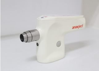 電動麻酔器を使用して、痛みや違和感を抑えることで、患者様への負担を軽減した治療をおこないます。