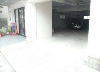 駐車場もございますのでお車でもお越しいただけます。