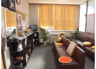 待合室ではリラックスしてお待ちください。