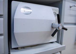 使用する器具は滅菌処理を行っています。