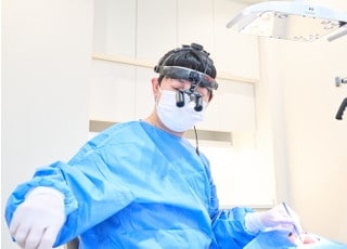 拡大鏡で見えにくい部分まで把握し療を提供しています。