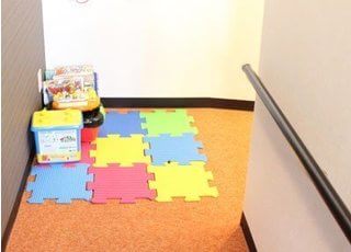 キッズルームを備えています。