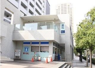 三田駅A10出口徒歩3分にある当院の外観です。