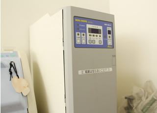 熱に弱い治療器具用に、ガスによる滅菌機器を導入しております。
