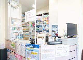 受付カウンターです。こちらまでお問い合わせください。