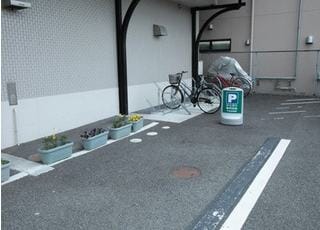 駐輪場や駐車場をご用意しています。