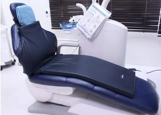 ゆったりとしたソファーのような診療チェアです。