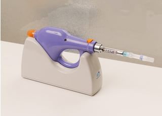 電動麻酔器です。痛みの少ない治療を心がけております。