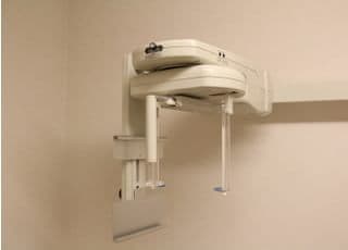 矯正治療の際に必要となるセファロレントゲンを備えております