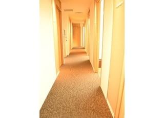 通路も広く、圧迫感がないようにしております。