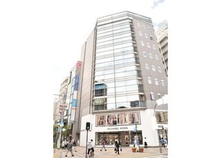 当院の外観です。元町駅すぐにありますので、ショッピングの際でもお気軽にお立ち寄りいただけます。