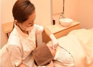 お口周りの筋肉をマッサージするなど、オーラルリフレクソロジーなどの美容メニューをご用意しております。