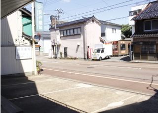 医院前の駐車場もご利用ください