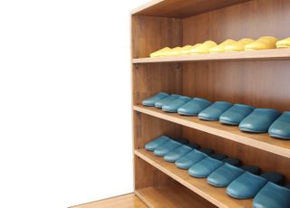 大人用と子供用のスリッパをご用意しております。