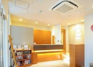 おしゃれな雰囲気の受付です。