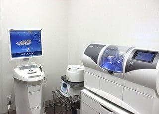 セレックシステムによりスピーディーな治療を行っています。