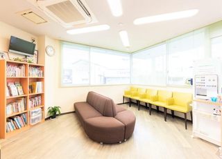 開放感のある待合室でお過ごしください。